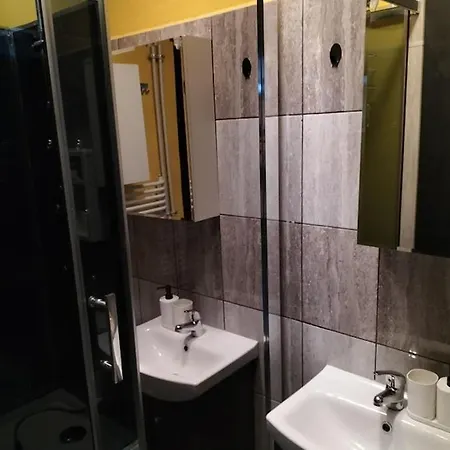 B10 Zasnij W Narnii Obok Sadu Al Solidarnosci Warszawa