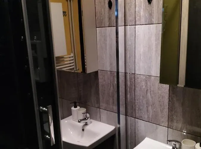 B10 Zasnij W Narnii Obok Sadu Al Solidarnosci Warszawa